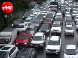 भारी बारिश के बाद दिल्ली से गुरुग्राम तक 'महाजाम', जलमग्न हुई सड़कें, रेंग-रेंगकर चल रहे वाहन