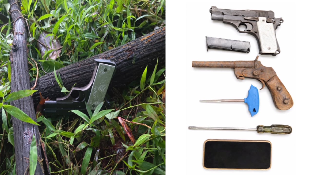 Assam Police Encounter: पुलिस ने बरामद किए हथियार Assam Police Encounter: पुलिस ने बरामद किए हथियार