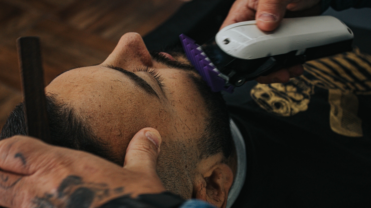 Why Beard Trimmers Pull Longer Hair: 10 Common Trimming Mistakes