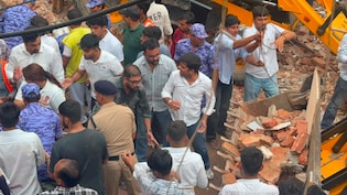 सत्य निकेतन हादसे पर भड़का ABVP का गुस्सा, सिविक सेंटर का गेट तोड़कर MCD मुख्यालय में घुसे छात्र