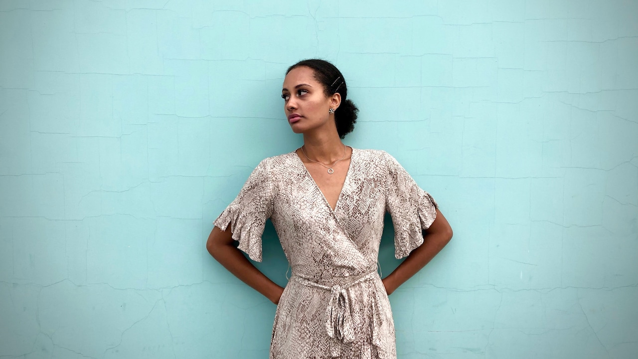 10 Reasons Wrap Dress Necklines Keep Gaping And How To Secure Them 10 Reasons Wrap Dress Necklines Keep Gaping And How To Secure Them