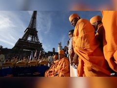 Eiffel Tower Reopens After Hindu Group Apologises For Removing Women Staff