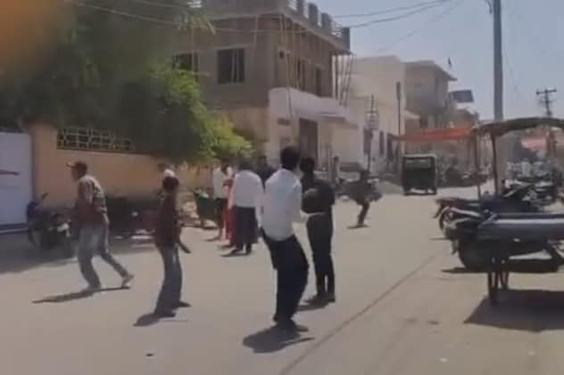न&zwj;िकाय चुनाव: नागौर के खत्रीपुर में पथराव, पुल&zwj;िस ने खदेड़ा; फर्जी मतदान के आरोप पर तनाव
