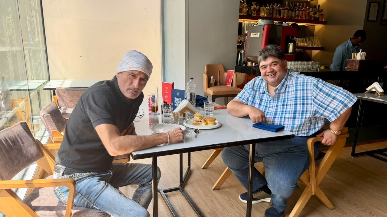 Akshaye Khanna's Rare Mumbai Spotting After Dhurandhar Frenzy Goes Viral