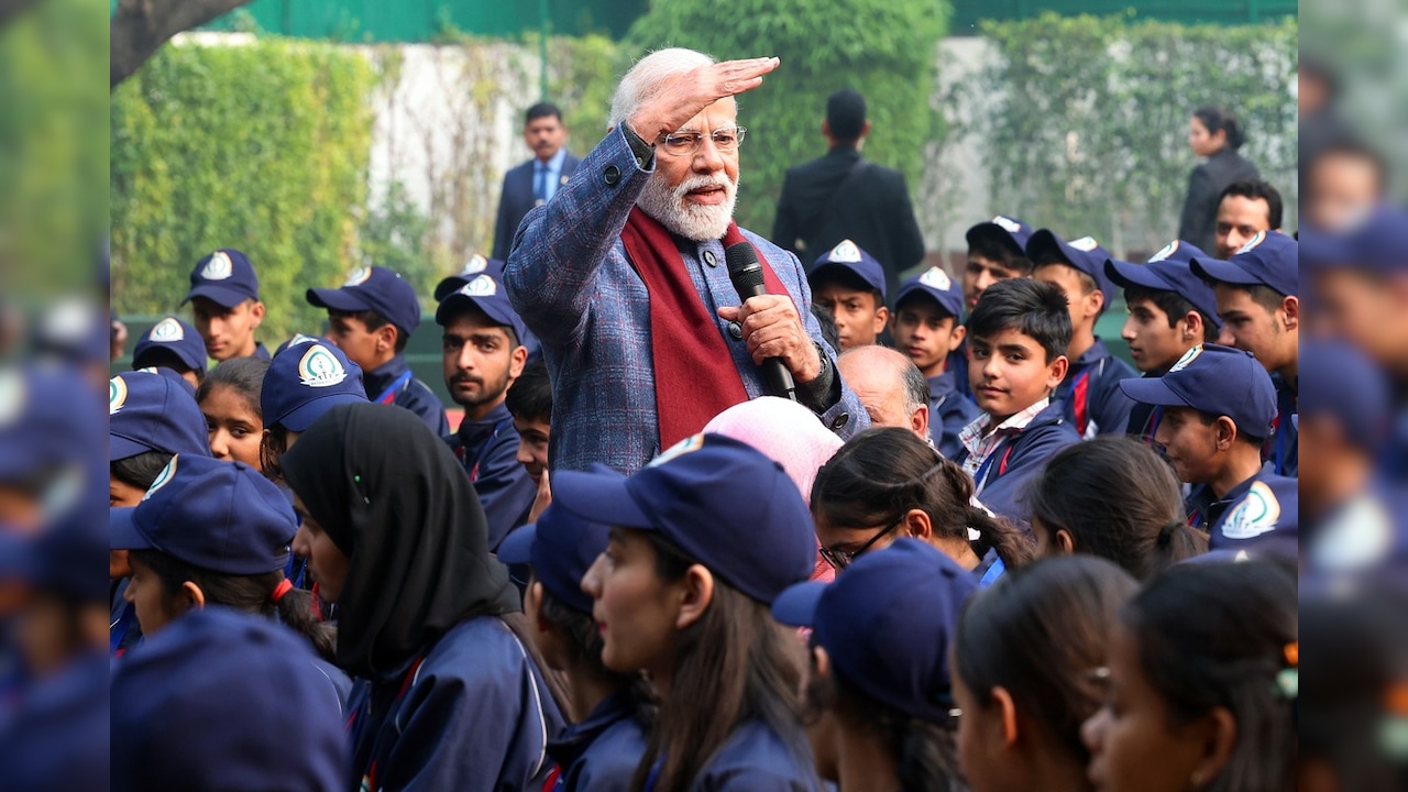 PM Modi का युवाओं से खास कनेक्शन: परीक्षा, रोजगार से AI तक...  कैसे बदल रही है नई पीढ़ी की तस्वीर?