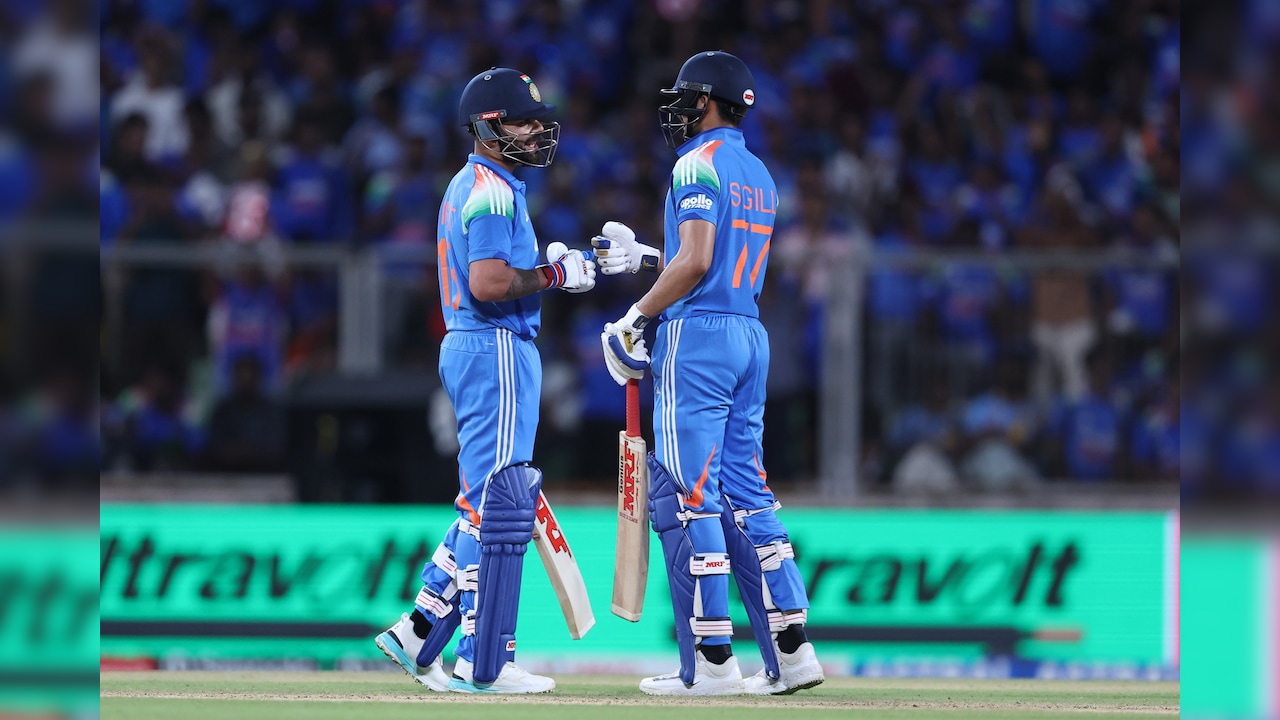 India vs West Indies 1st ODI: वेस्टइंडीज के खिलाफ किंग कोहली का विराट शो, छक्के के साथ भारत को दिलाई जीत