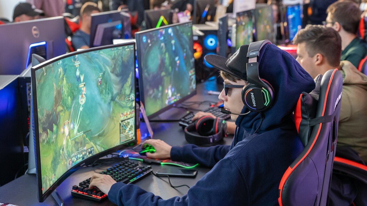 10 Reasons An External Monitor Looks Different From Your Laptop Screen At Similar Settings 10 Reasons An External Monitor Looks Different From Your Laptop Screen At Similar Settings