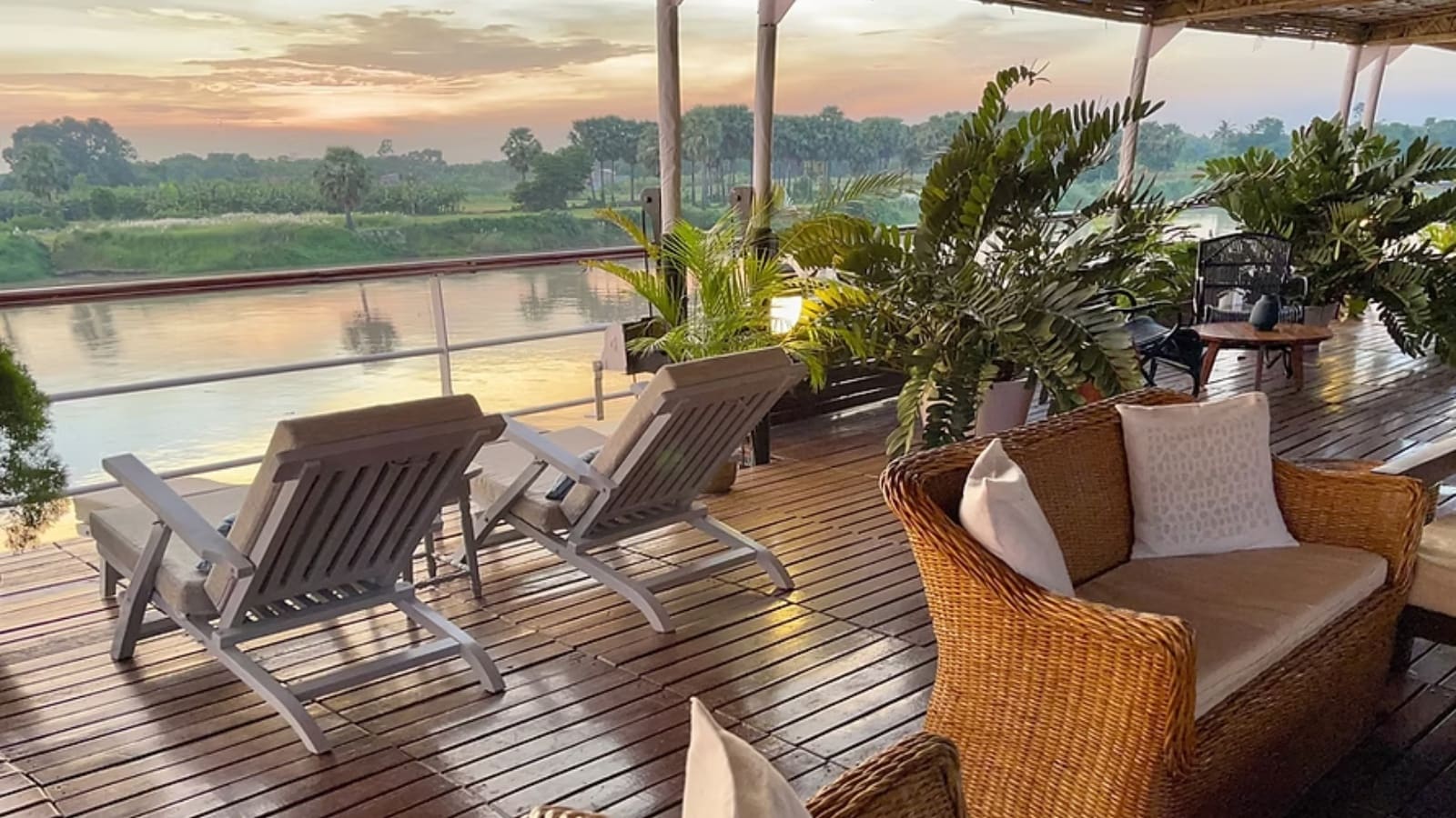 Story Luxury Cruise ABN Rajmahal facilities and services: cruise stopped bhagalpur ganga water level rise Story Luxury Cruise ABN Rajmahal facilities and services: cruise stopped bhagalpur ganga water level rise