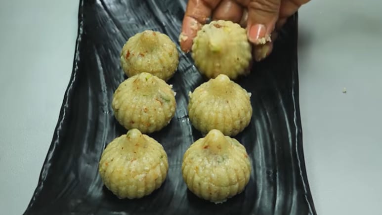 गणपति बप्पा के लिए बनाएं प्रोटीन से भरपूर मखाना मोदक, 15 मिनट में तैयार होगी स्वादिष्ट रेसिपी
