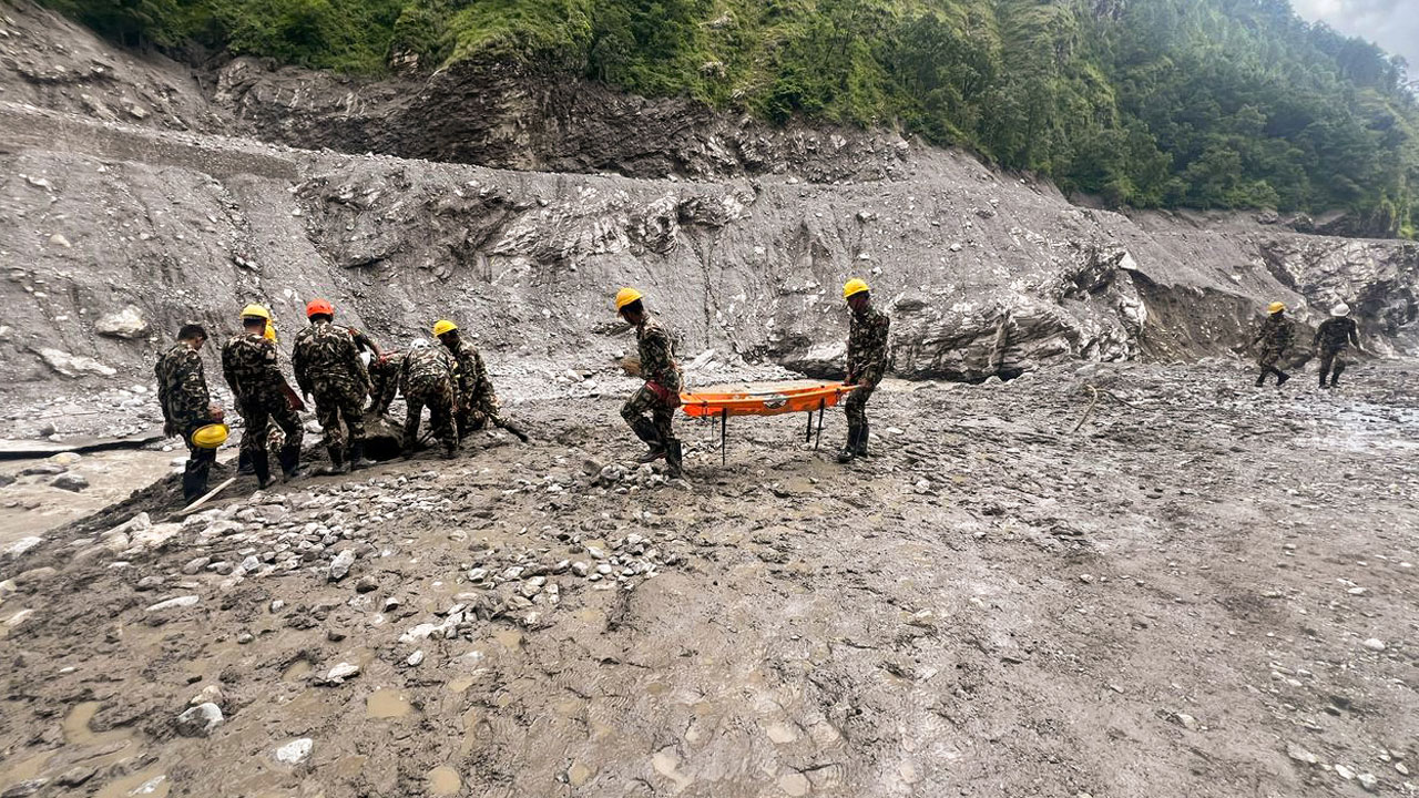 Nepal Rescue Efforts Intensify As Death Toll Mounts, Thousands Still Missing