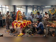 Vishwakarma Puja 2026: मशीनों और औजारों की पूजा क्यों होती है? पंडित से जानें धार्मिक मान्यता
