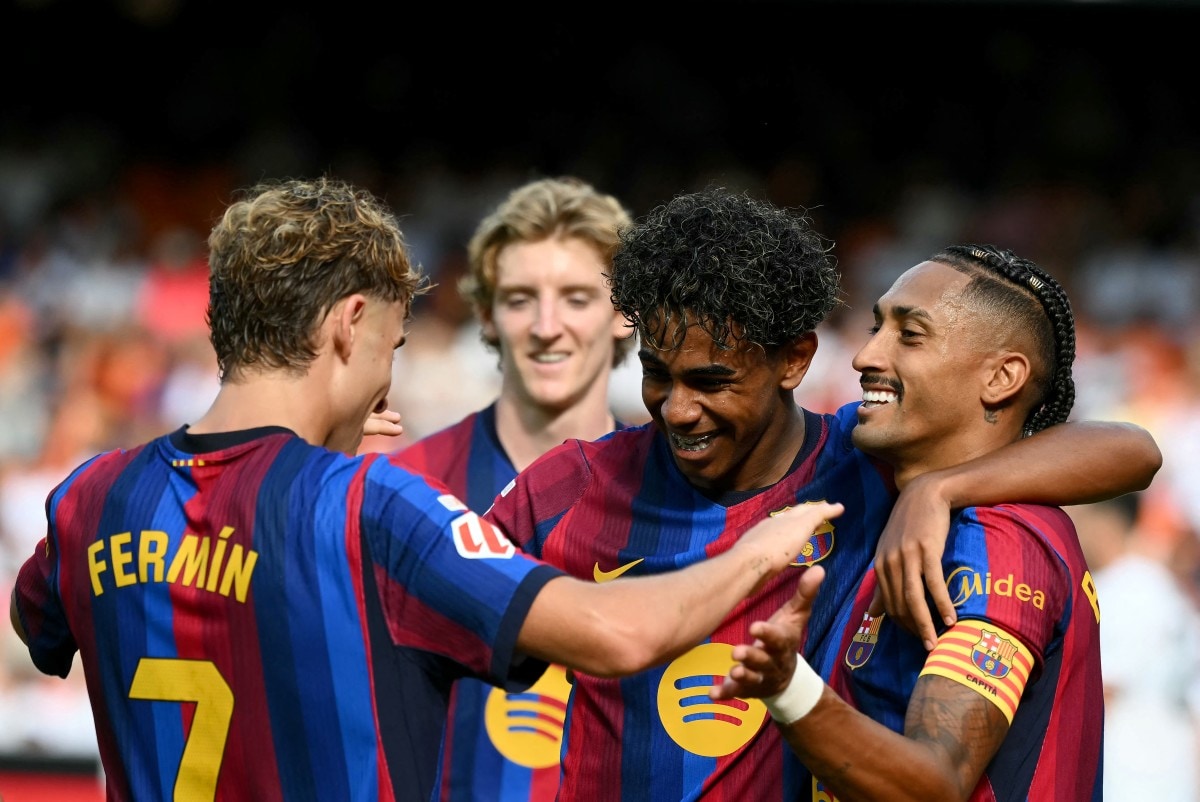 Barcelona beat Valencia 4-2 as Yamal scores twice; Real Madrid lose at Betis