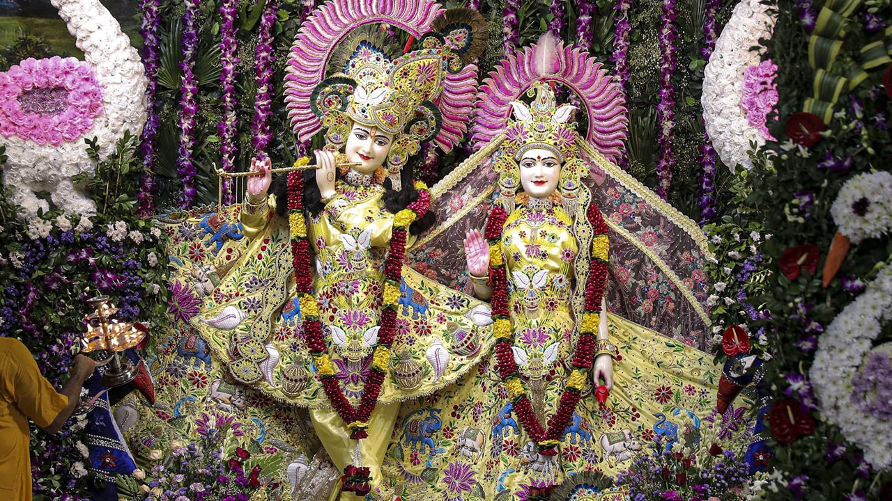 Janmashtami Celebrations Sweep India, Devotees Throng Temples For Mangla Aarti
