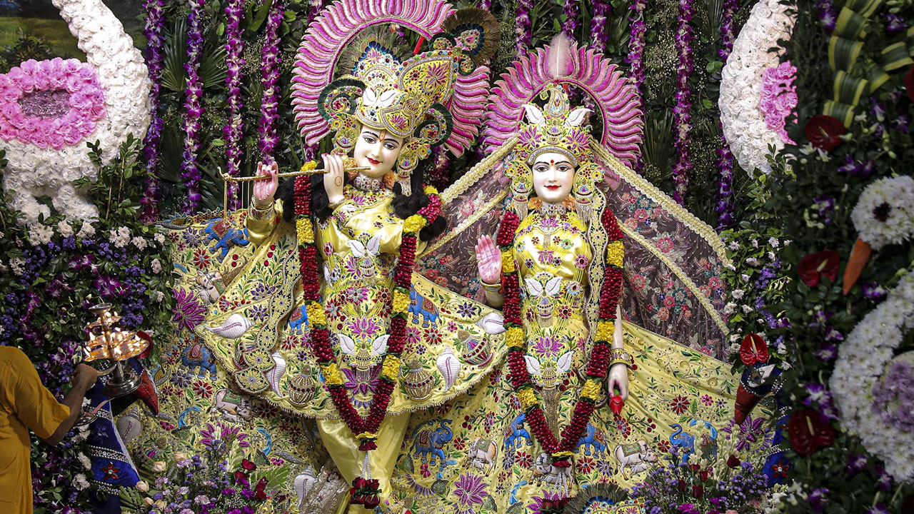 Janmashtami Celebrations Sweep India, Devotees Throng Temples For Mangla Aarti