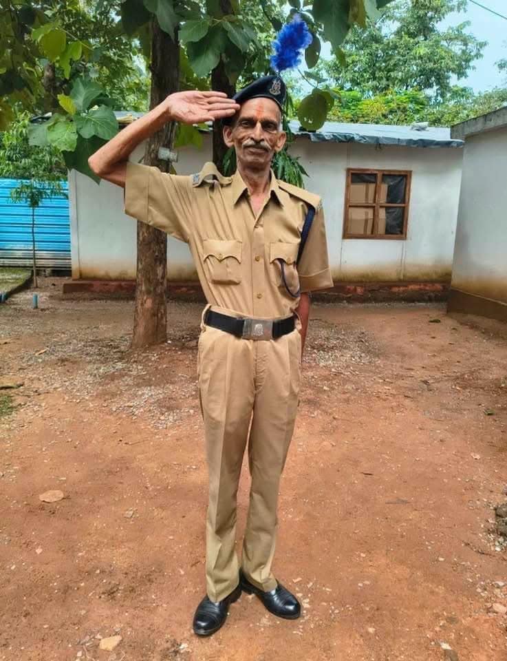 वर्दी पहनने के बाद अब गिरिवर सिंह ऐसा दिखते हैं