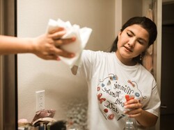 Microfibre Cloth Vs Paper Towels: Comparing Everyday Home Cleaning Performance
