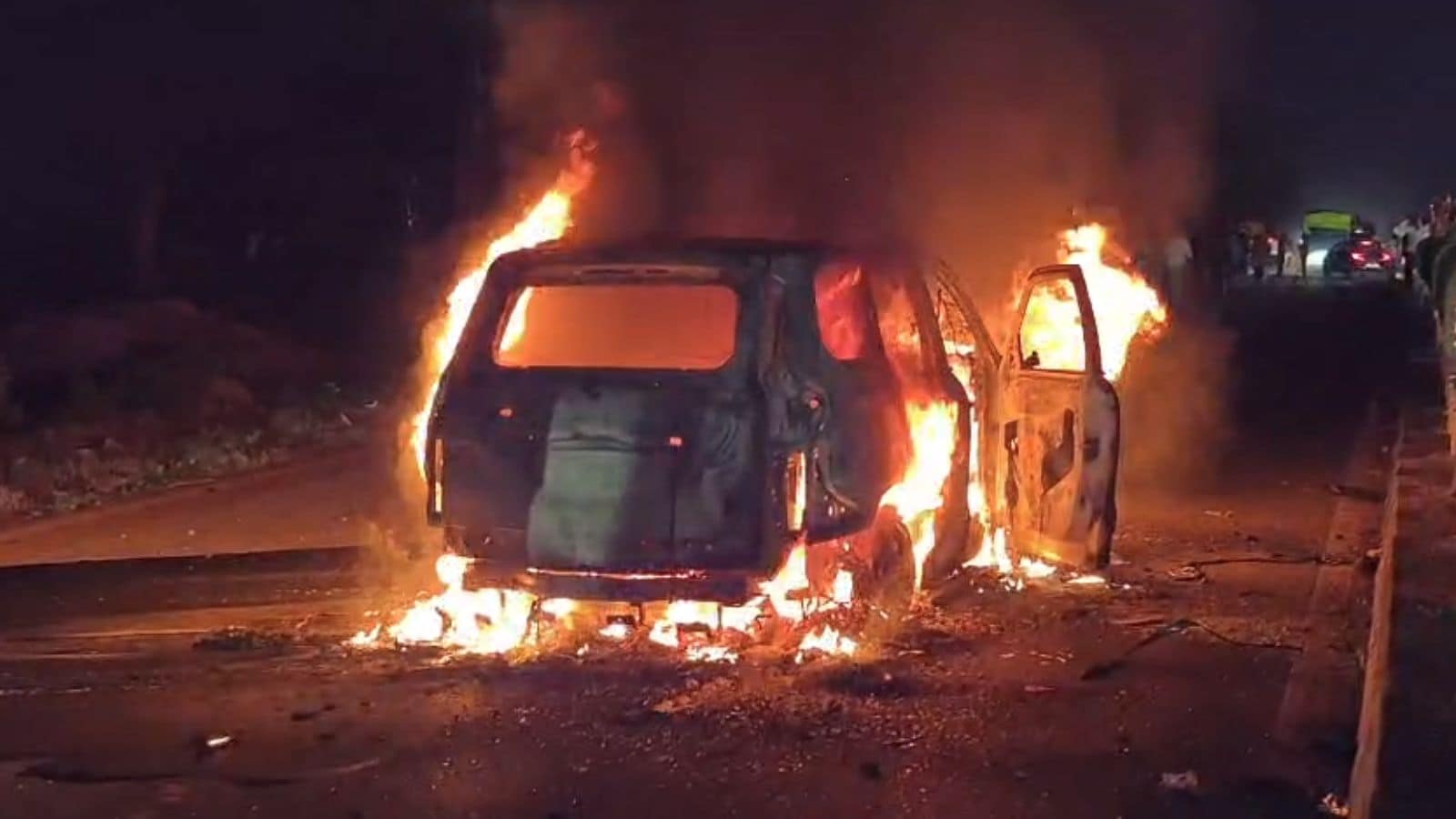 1名天蝎公羊朝圣者在古吉拉特邦死亡，暴徒纵火焚烧SUV