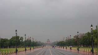 दिल्ली-NCR के आसमान में काले बादलों का डेरा, 7 डिग्री तक लुढ़का पारा, सितंबर में ही लगने लगी ठंड