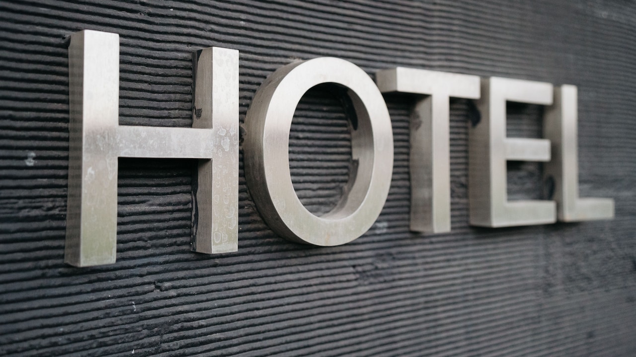 Last-Minute Hotel Booking? Don't Hit 'Reserve' Before Checking These 10 Things