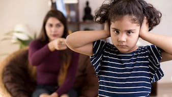 लोगों के सामने बच्चा जिद करे तो क्या करें? Parenting Expert ने बताया चिड़चिड़े बच्चे को संभालने का सही तरीका