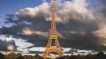 Eiffel Tower Director Resigns Amid Row Over Barred Female Staff During Religious Delegation's Visit