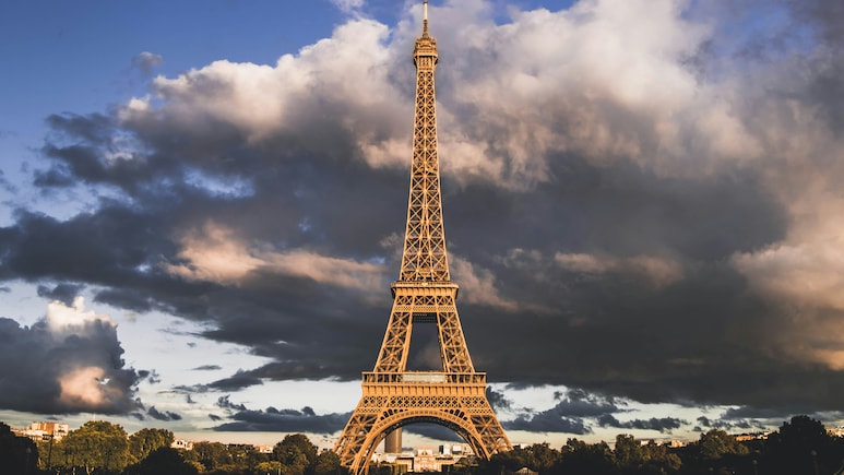 Eiffel Tower Director Resigns Amid Row Over Barred Female Staff During Religious Delegation's Visit