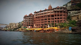 Omkareshwar Temple, Located On An Island, Is Home To One Of The 12 Jyotirlingas