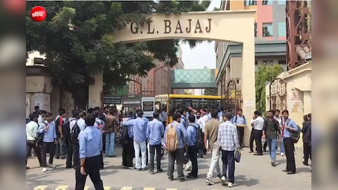 फीस भरी ग्रेटर नोएडा कैंपस की, एडमिशन निकला मथुरा में, GL Bajaj के खिलाफ छात्रों का प्रदर्शन