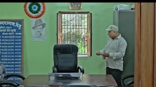 सरकारी स्कूल के नए हेड मास्टर ने कुर्सी का किया शुद्धिकरण, VIDEO वायरल होते ही गिरी गाज
