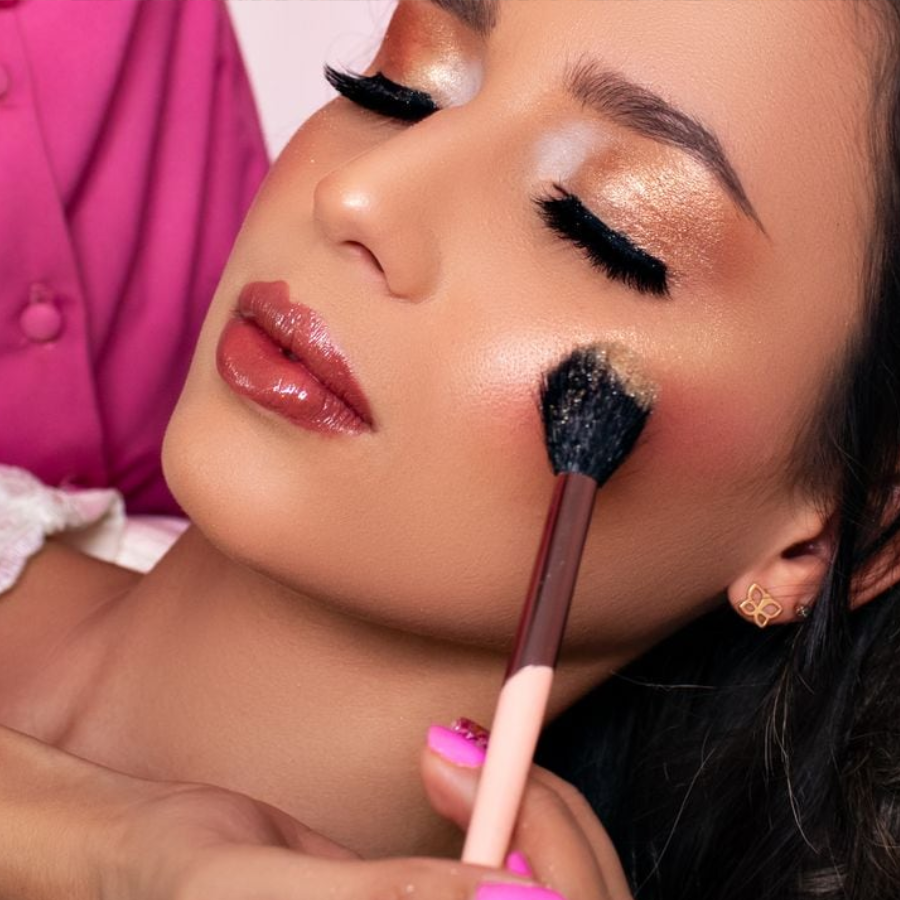 Highlighters That Add The Perfect Touch Of Radiance To Your Makeup Look