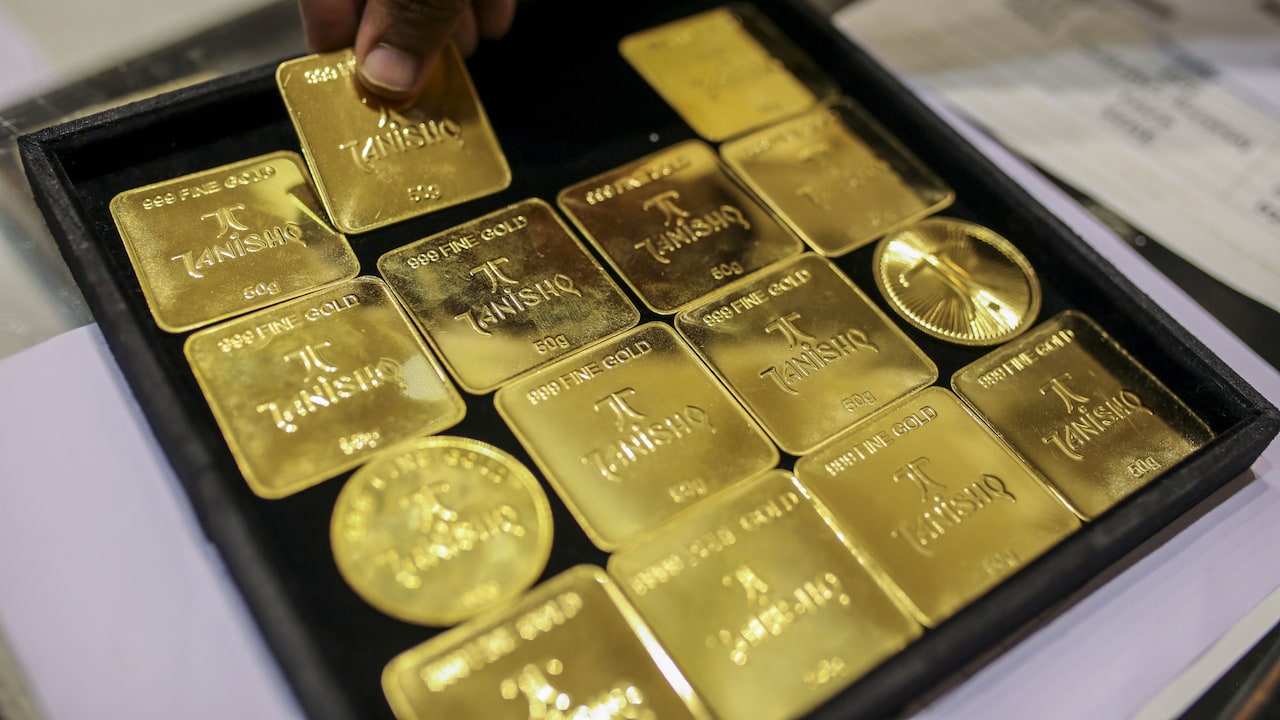 Gold Tilts Lower As Iran Impasse Continues To Fan Rate-Hike Bets