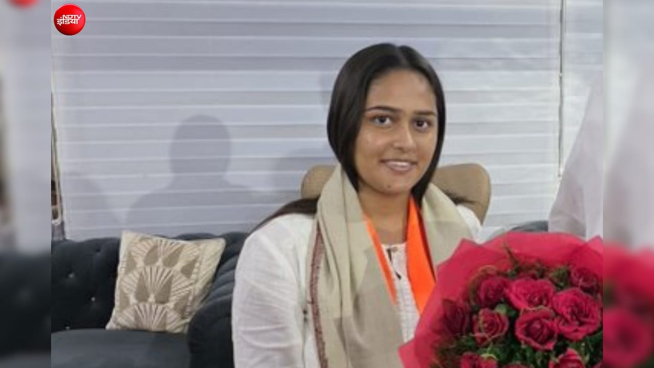 DUSU Election 2026 :  कौन हैं रिया छाबड़ी? ABVP कैंडिडेट ने सचिव पद पर हासिल की शानदार जीत