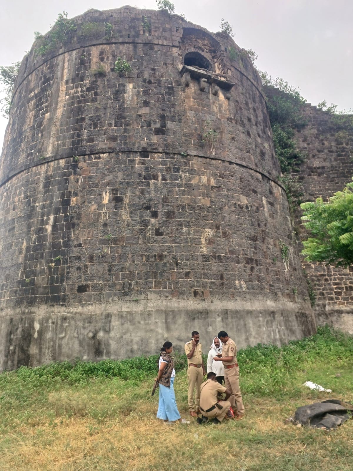 Maharashtra Naldurg Fort Tragedy: घटनास्थल पर मौजूद पुलिस