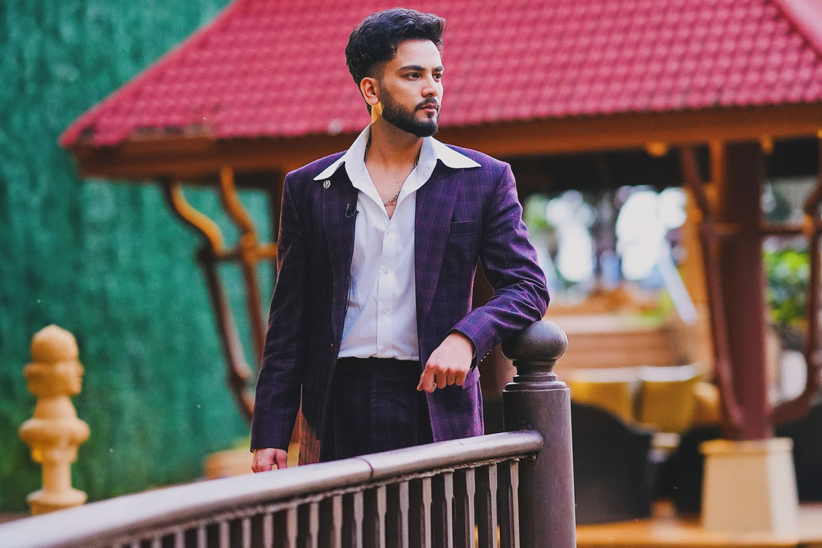 Elvish Yadav's Viral Spotting With Mystery Girl Leaves Fans Guessing