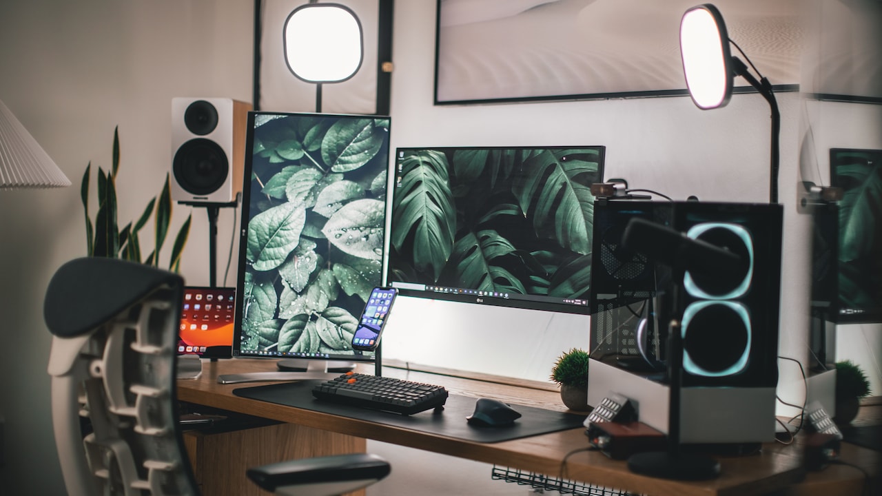 10 Reasons An External Monitor Looks Different From Your Laptop Screen At Similar Settings 10 Reasons An External Monitor Looks Different From Your Laptop Screen At Similar Settings