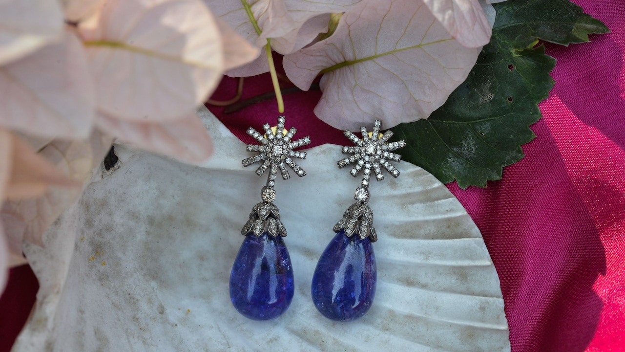 Why Artificial Earrings Tarnish Around The Hooks First: 10 Reasons Explained