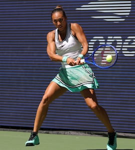 Zheng Qinwen Erases Another 5-0 Deficit, Beats Iga Swiatek To Reach US Open Quarterfinals