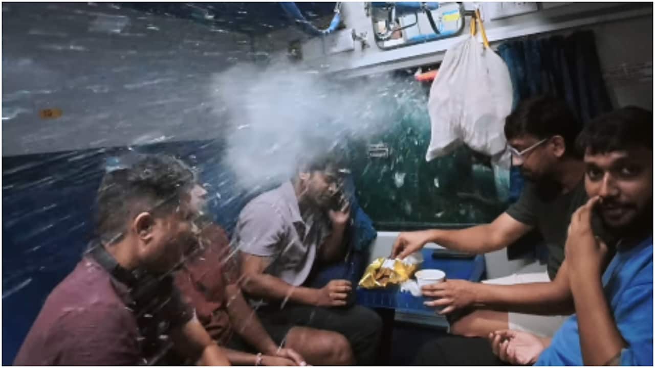 दुरंतो एक्सप्रेस के AC कोच पर पथराव, पैसेंजर्स के खाने में गिरे कांच के टुकड़े; 1 मिलियन लोगों ने देखा वायरल वीडियो