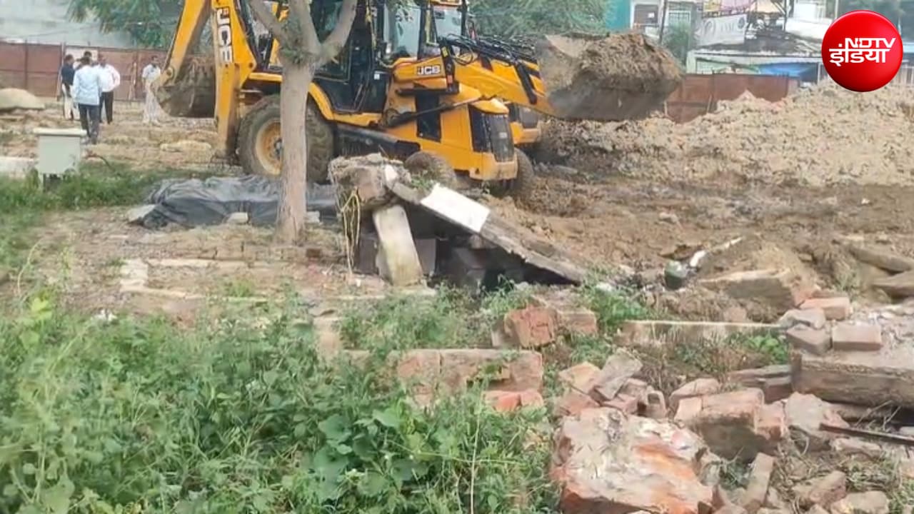 कानपुर में अवैध कब्रिस्तान पर चला बुलडोजर, हाईकोर्ट से खारिज हुई थी याचिका,  जानें पूरा मामला