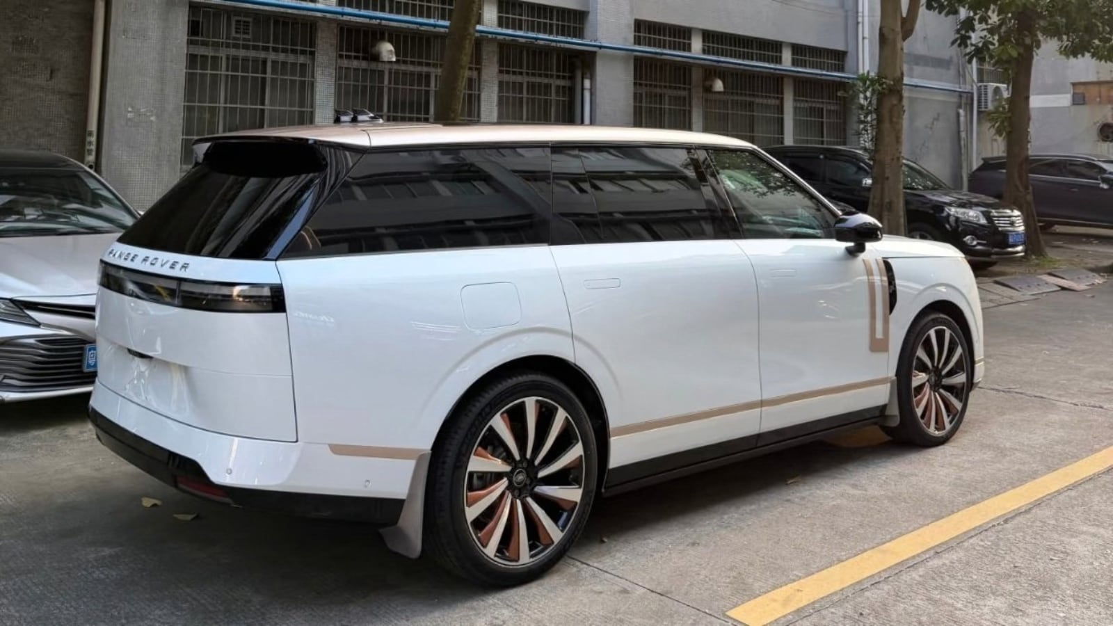 Chinese SUV Turned Into Range Rover And The Result Is Surprisingly ...