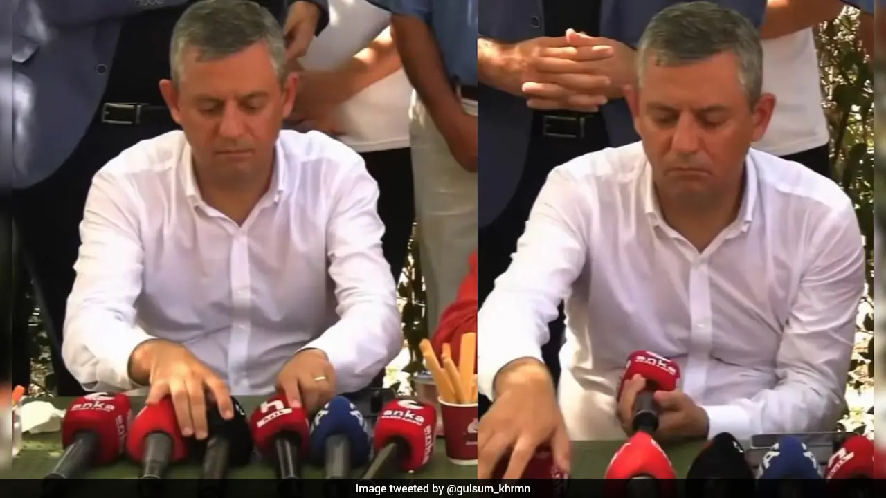 Turkish Politician Spends 47 Seconds Meticulously Arranging Mics Before Speech, Internet Amused Turkish Politician Spends 47 Seconds Meticulously Arranging Mics Before Speech, Internet Amused