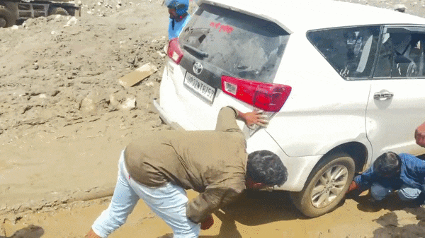 Ground Report: नेपाल में बाढ़ के केंद्र रसुआ पहुंचने की जिद और एक रिपोर्टर की जद्दोजहद