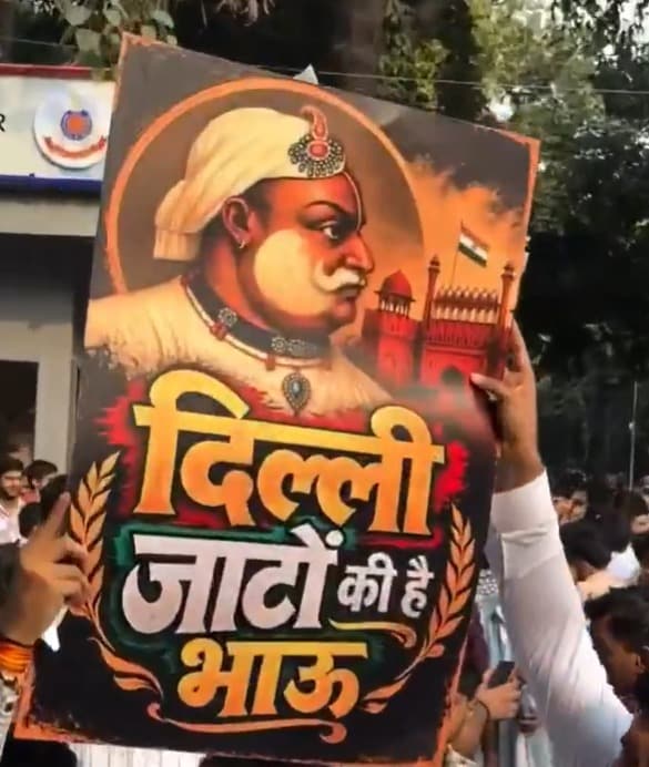 DUSU चुनाव में महाराजा सूरजमल के पोस्टर दिखाई दिए. DUSU चुनाव में महाराजा सूरजमल के पोस्टर दिखाई दिए.