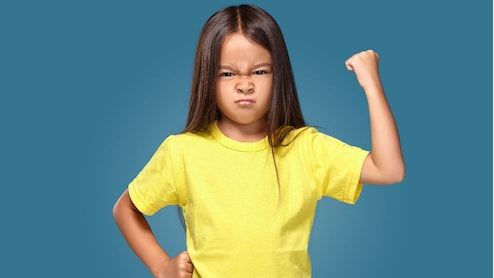 बच्चा गुस्से में हाथ उठाता है तो क्या करें? Parenting Expert ने बताया बच्चे के मारने की आदत को कैसे छुड़ाएं