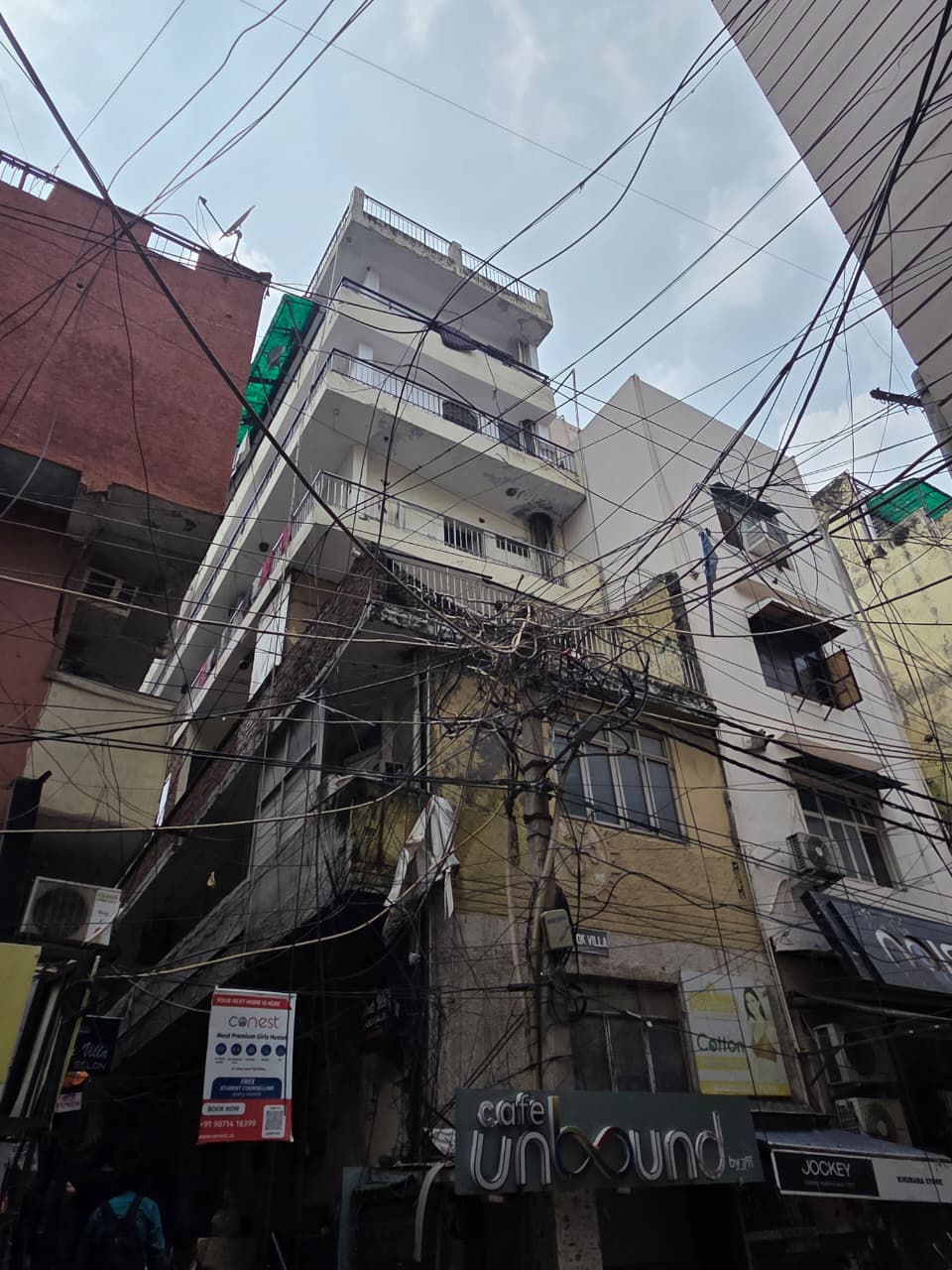 सत्या निकेतन की इमारतों का हाल बता रहा है कि कोई भी हादसा, कभी भी हो सकता है (फोटो- NDTV) सत्या निकेतन की इमारतों का हाल बता रहा है कि कोई भी हादसा, कभी भी हो सकता है (फोटो- NDTV)