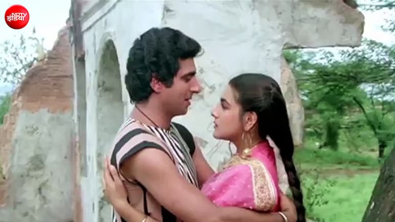 रेडियो पर खूब बजता है अमृता सिंह का ये कल्ट गाना, 38 साल बाद भी लता मंगेशकर की आवाज में है अमर, याद आ जाता है अपना पहला प्यार