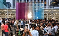Why People Queue Overnight For iPhone That Is Delivered Home In 10 Minutes