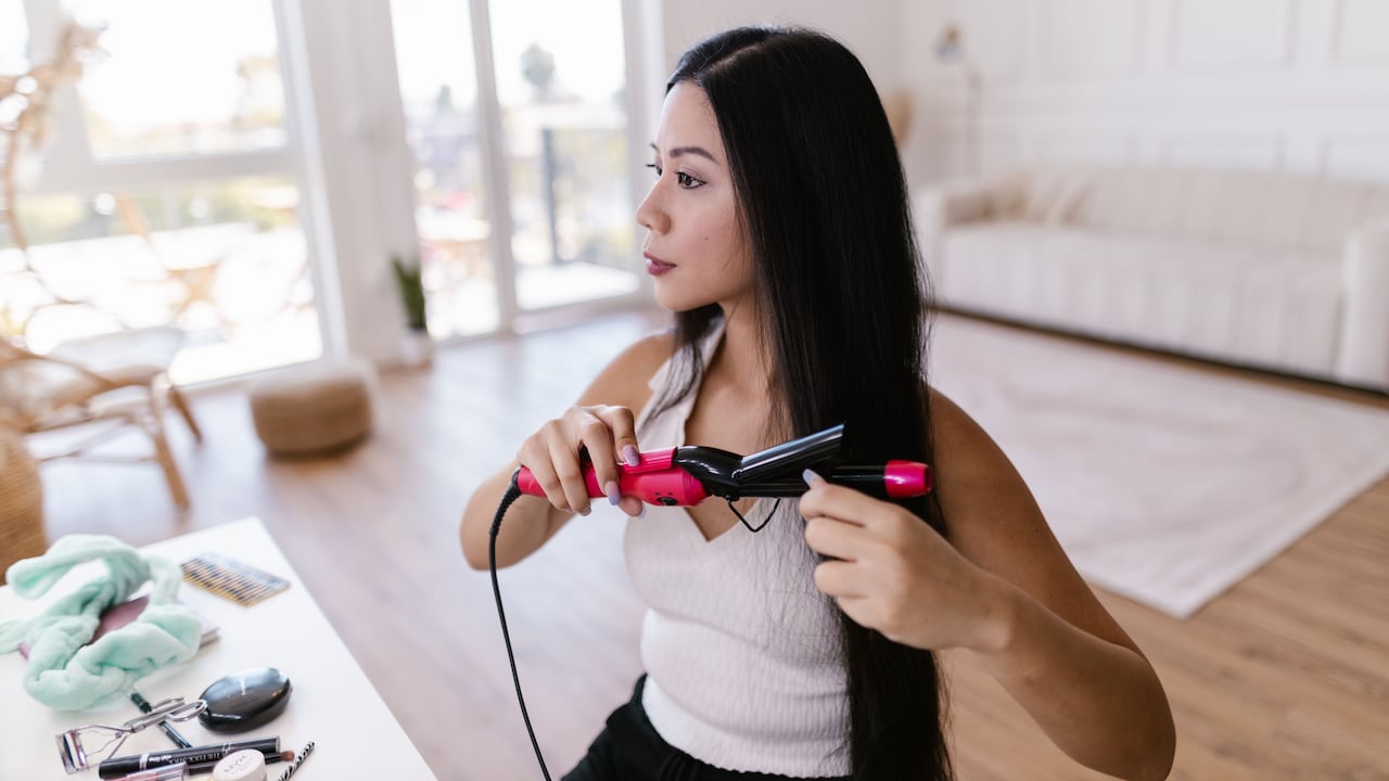 10 Flat Iron Mistakes That Make Hair Catch, Pull Or Break Near The Plates