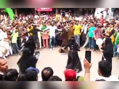 ईद मिलादुन्नबी जुलूस में बुर्का पहनकर तलवारबाजी पर विवाद, शहर मुफ्ती के खिलाफ सड़क पर उतरीं मुस्लिम महिलाएं
