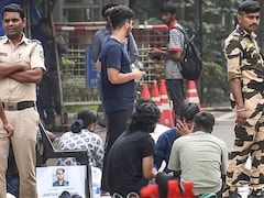 IIT बॉम्बे सुसाइड केस: छात्रों ने 18 मांगों पर डायरेक्टर से करवाया साइन, प्रोफेसर दूल्ला के इस्तीफे की मांग
